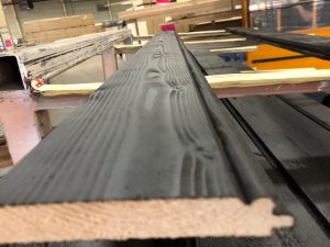 Hout hergebruikt, groen, hout, coating, spuiten, gronden, verf, dura vermeer, houtplus, spuiten.
