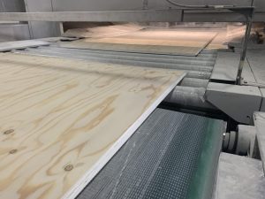 platen, spuiten, plaat, okoume, platen spuiten, gronden, coating, verf, houtplus, vroomshoop